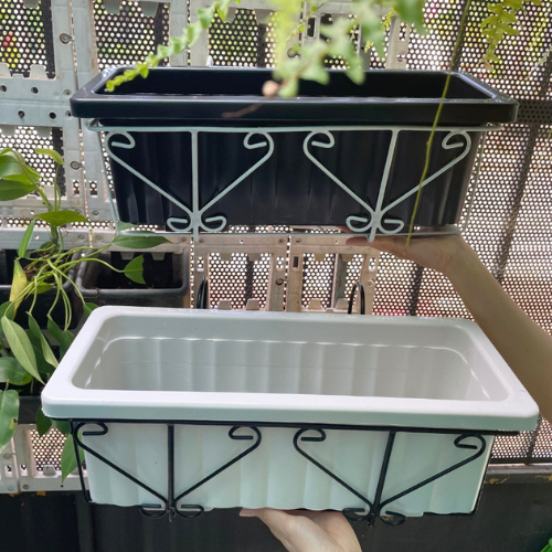 chau-moc-treo-ban-cong-loai-nho