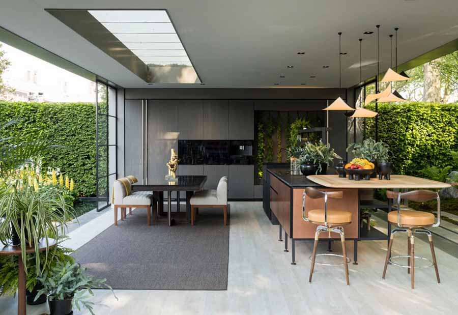 Vườn tường đứng trong nhà ăn giúp mở rộng không gian phòng bếp cho nhà bạn.