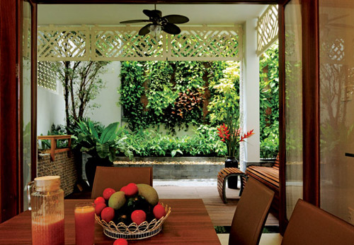 Vườn tường đứng trong nhà ăn giúp mở rộng không gian phòng bếp cho nhà bạn.